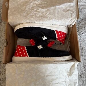 Women’s HeyDude Disney Minnie Mouse Shoes size 7 Never Worn